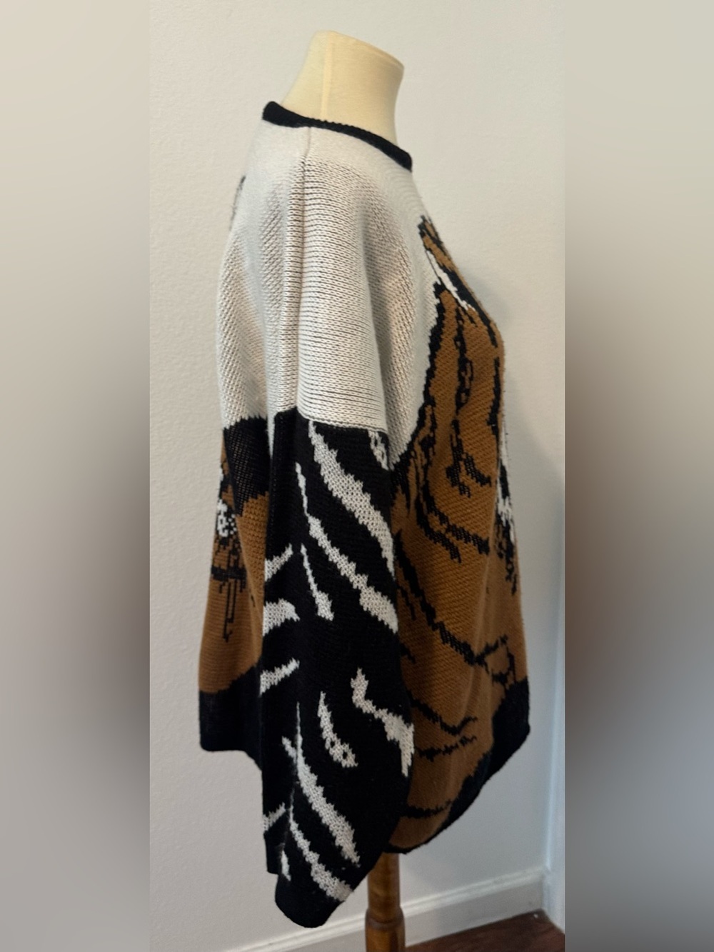 Vintage 90s Venezia Tiger Acrylic Knit Sweater Loose Oversized One Size Fit Most - Picture 5 of 11